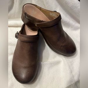 Dansko Berry Clogs in Brown Leather size 39